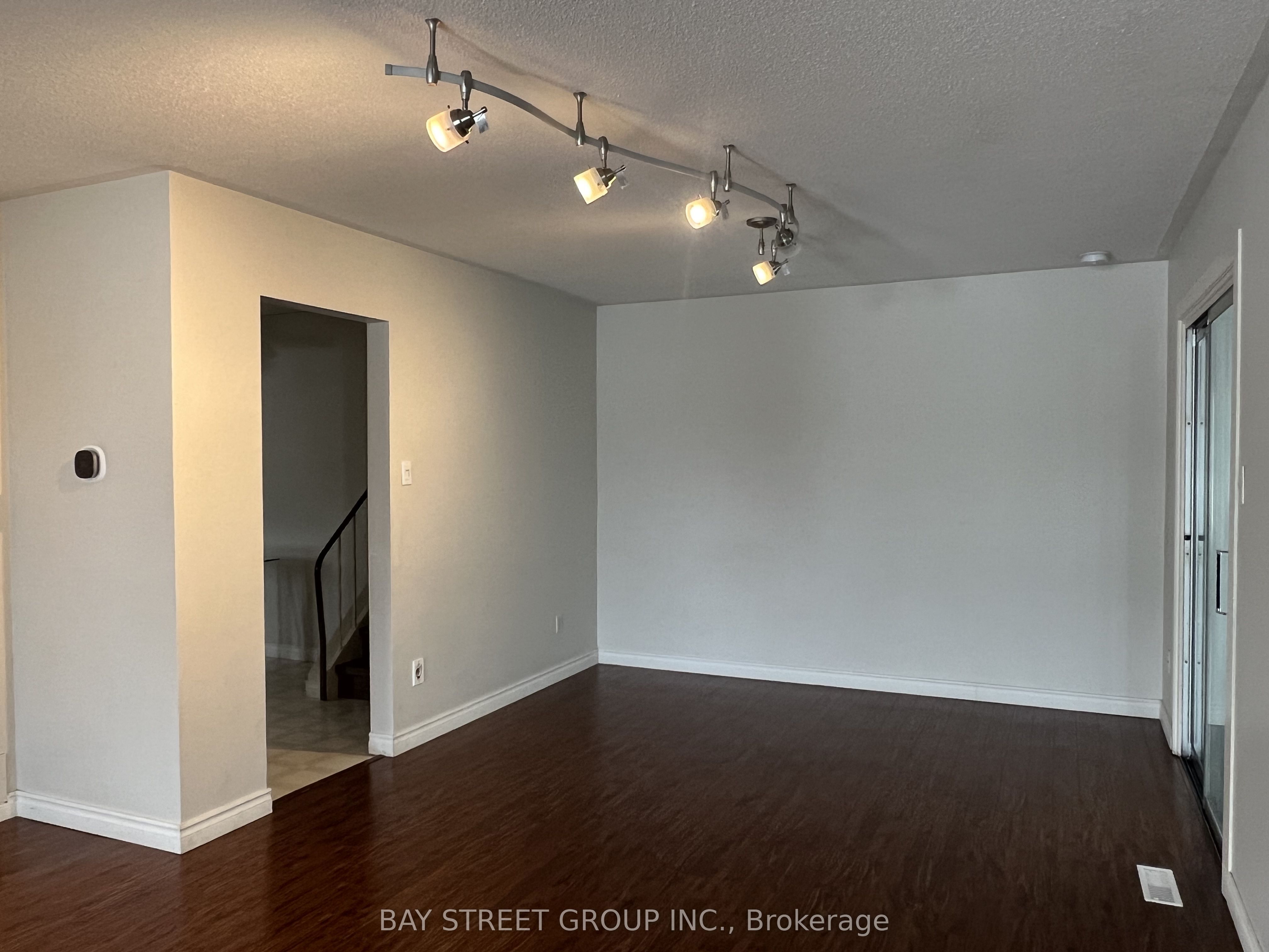 641 Eaglemount Crescent Upper