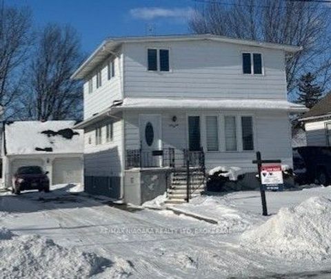 Photo of 120 ELIZABETH Street, Port Colborne, ON L3K 2B9 (MLS # X12578458)