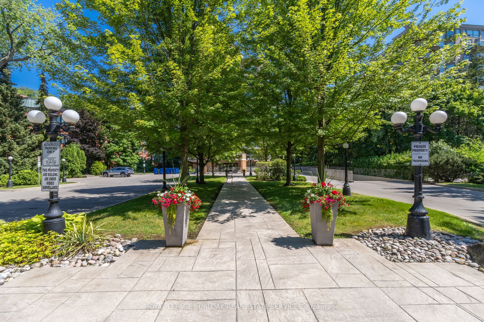 2210 Lakeshore Road 304
