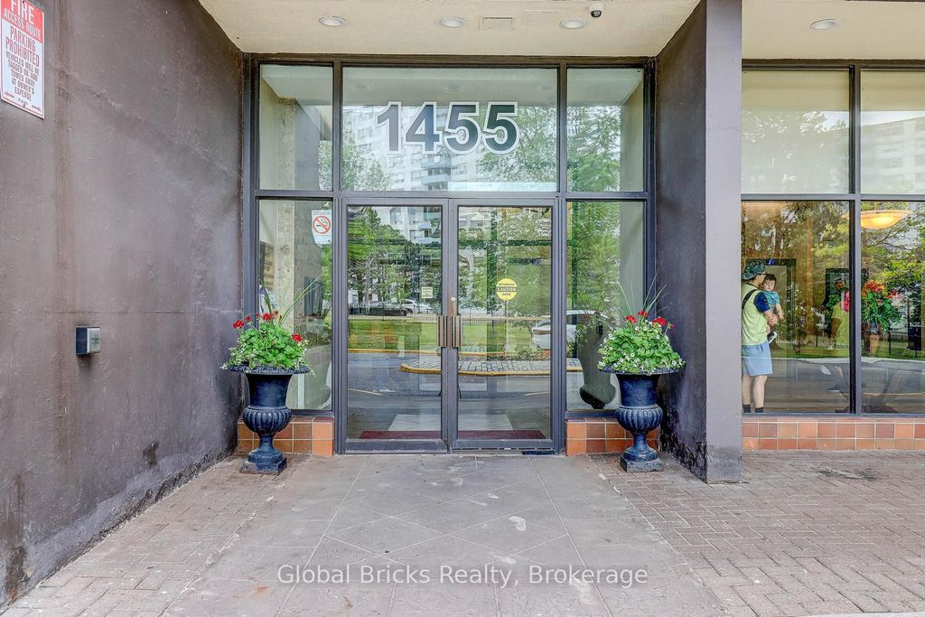 Photo of 1455 Lawrence Avenue W #2006, Toronto, ON M6L 1B1 (MLS # W12476897)
