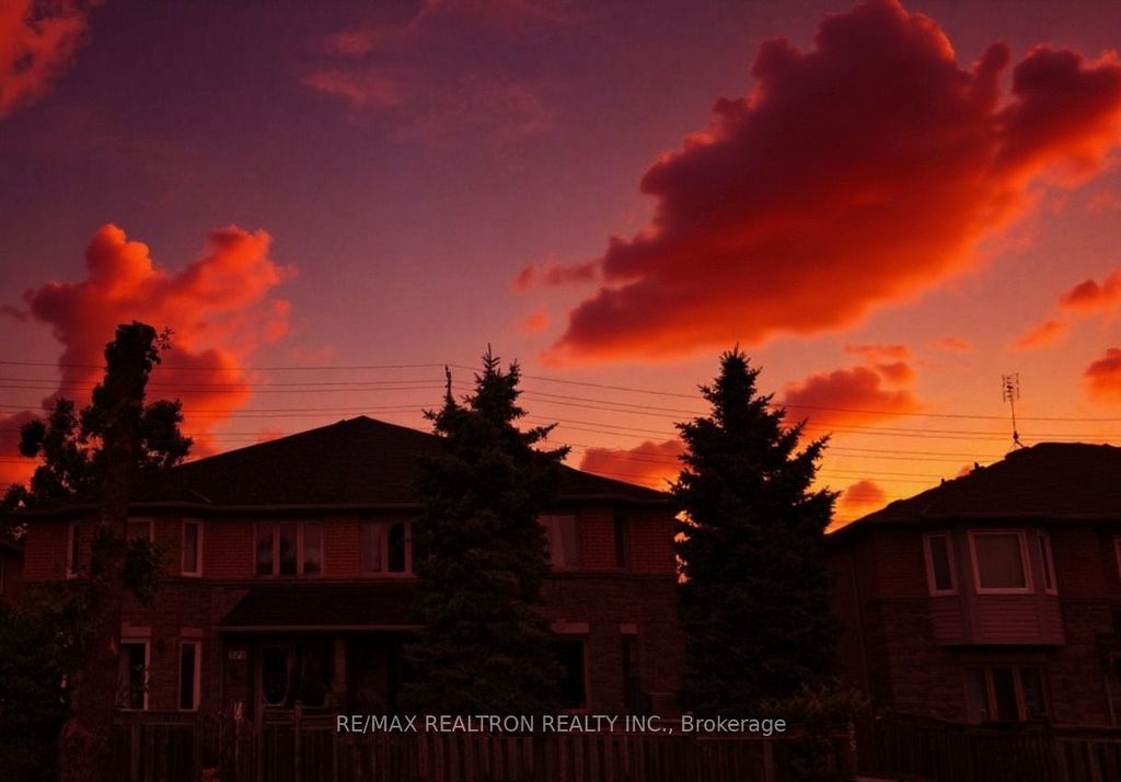 Photo of 575 Walpole Crescent, Newmarket, ON L3X 2B5 (MLS # N13038764)