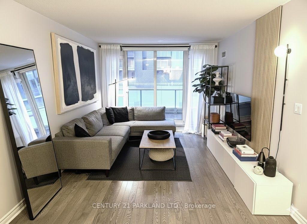 Photo of 270 Wellington Street W #325, Toronto, ON M5V 3P5 (MLS # C12571786)