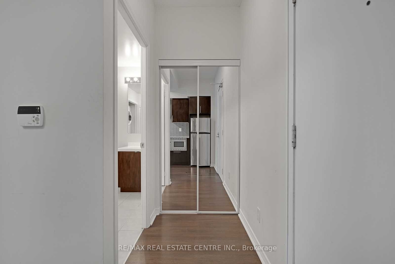 352 Front Street W 1521