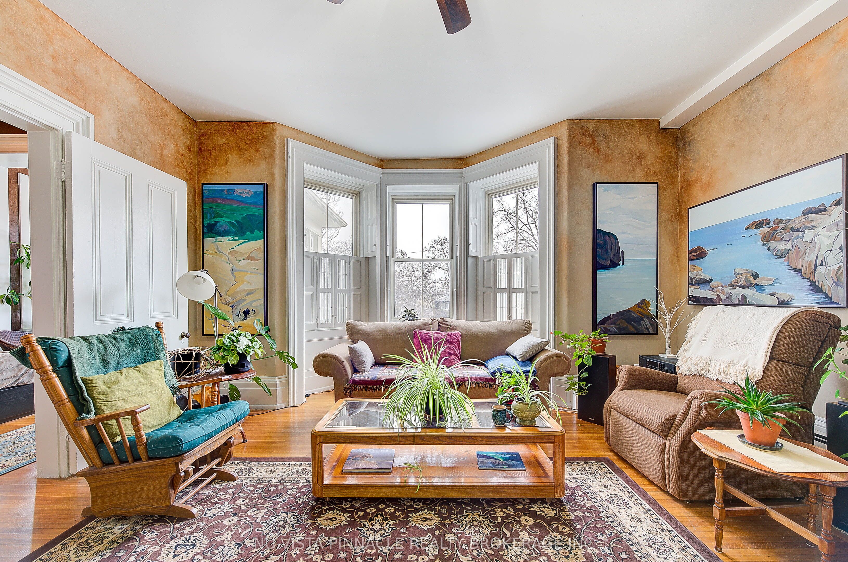Photo 1 of 19 — 49 Ridout Street S 5, London South, ON N6C 3W8