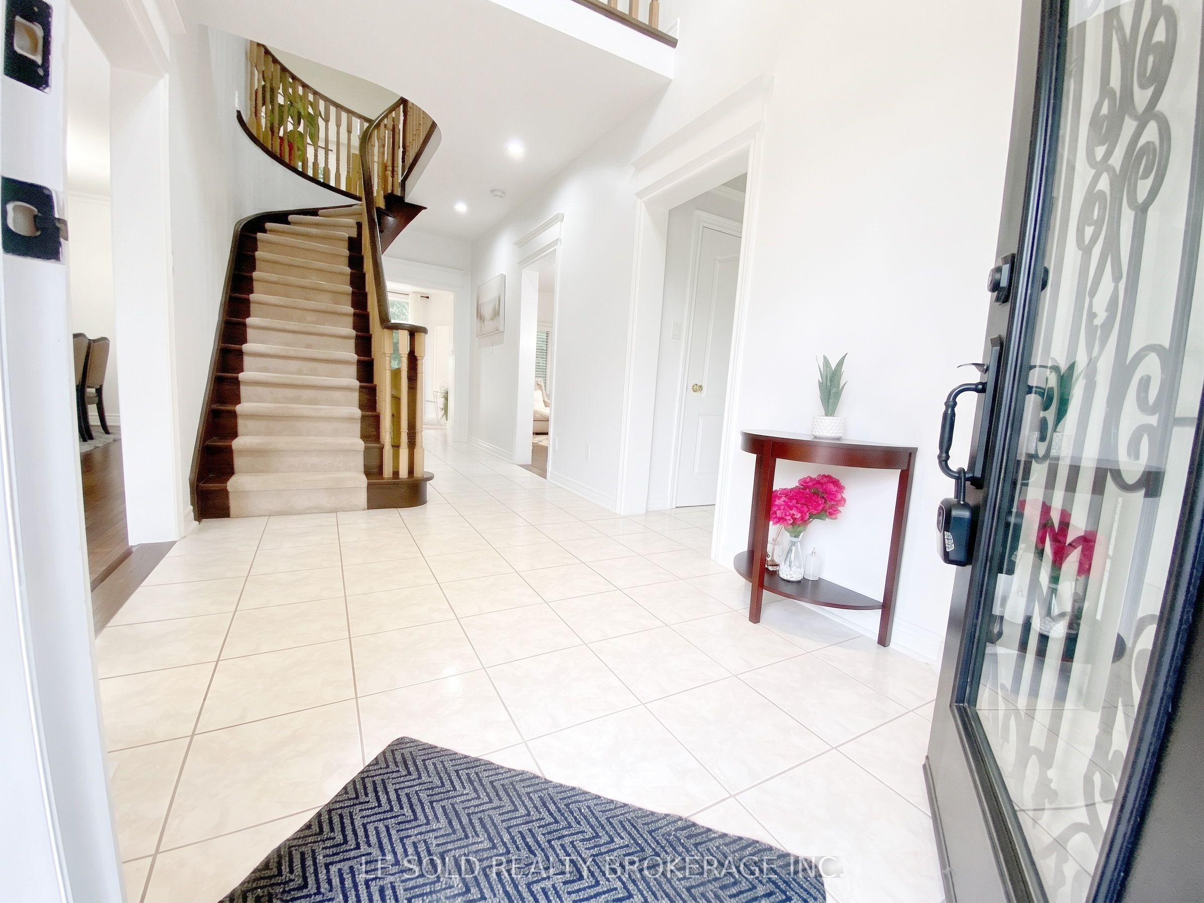 76 Larratt Lane