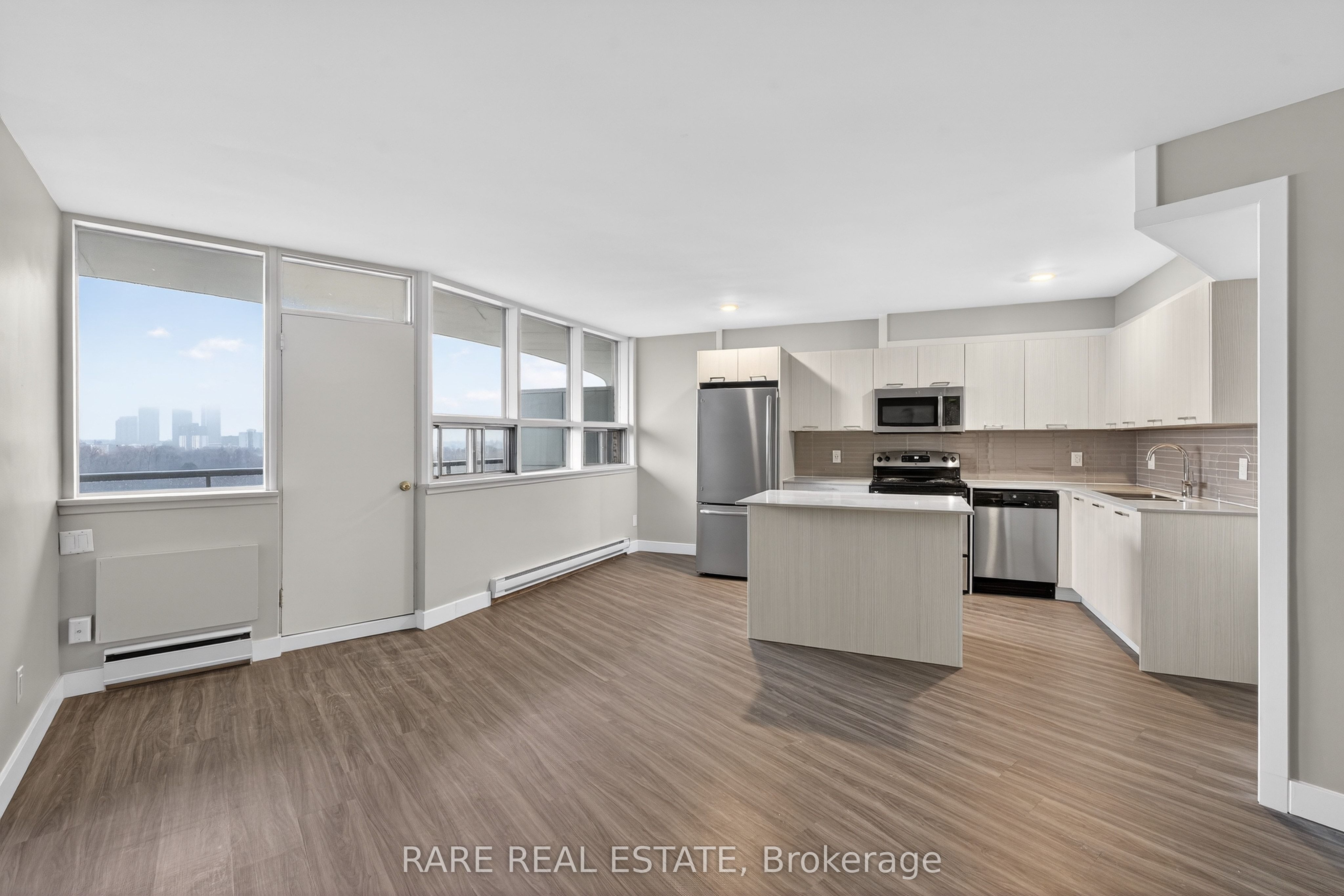 4340 Bloor Street W 1202