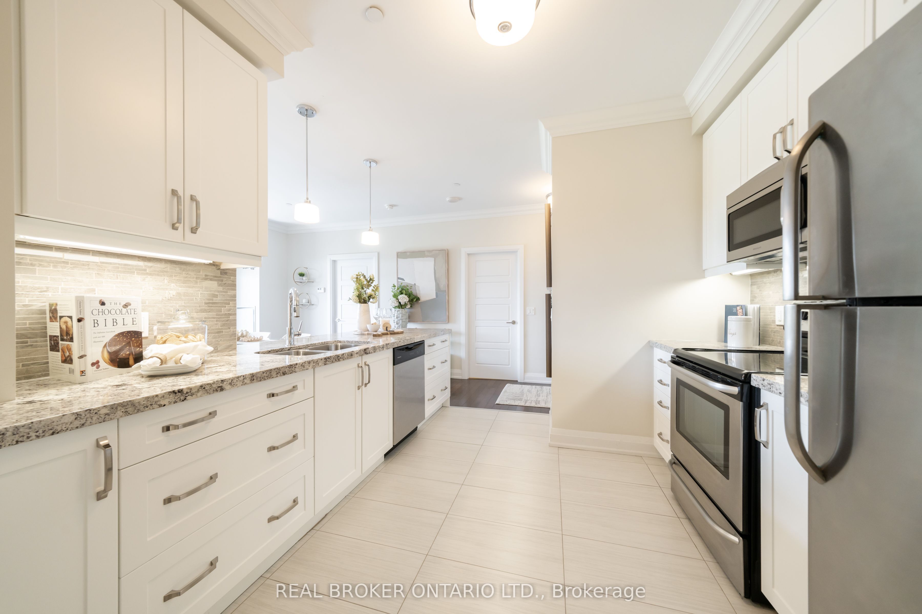 7 Bond Crescent 205