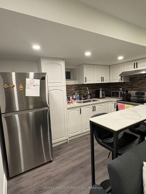 15 Castle Rock Court Bsmt Markham ON L3S 0C8