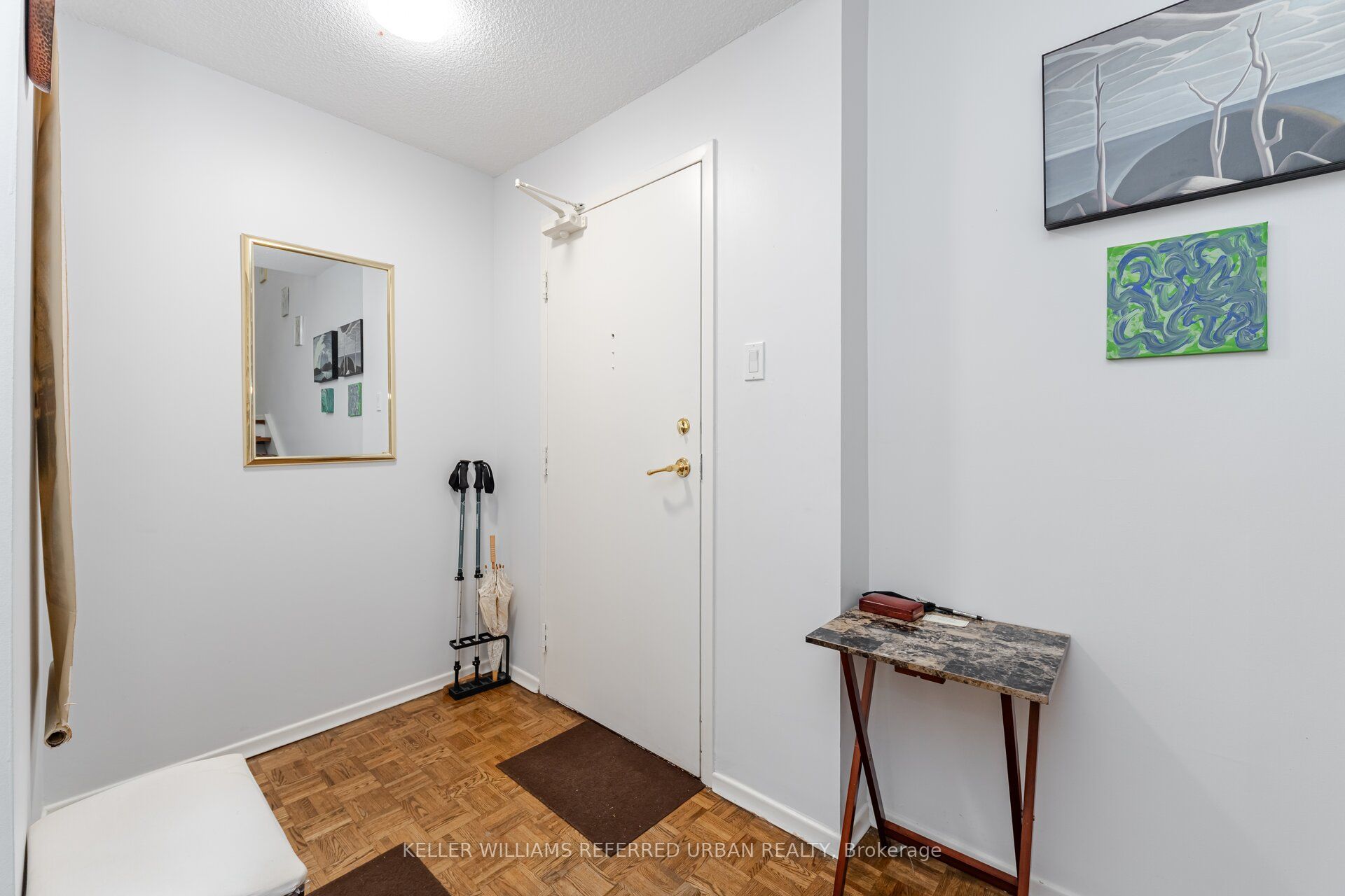 30 Glen Elm Avenue E 109/209