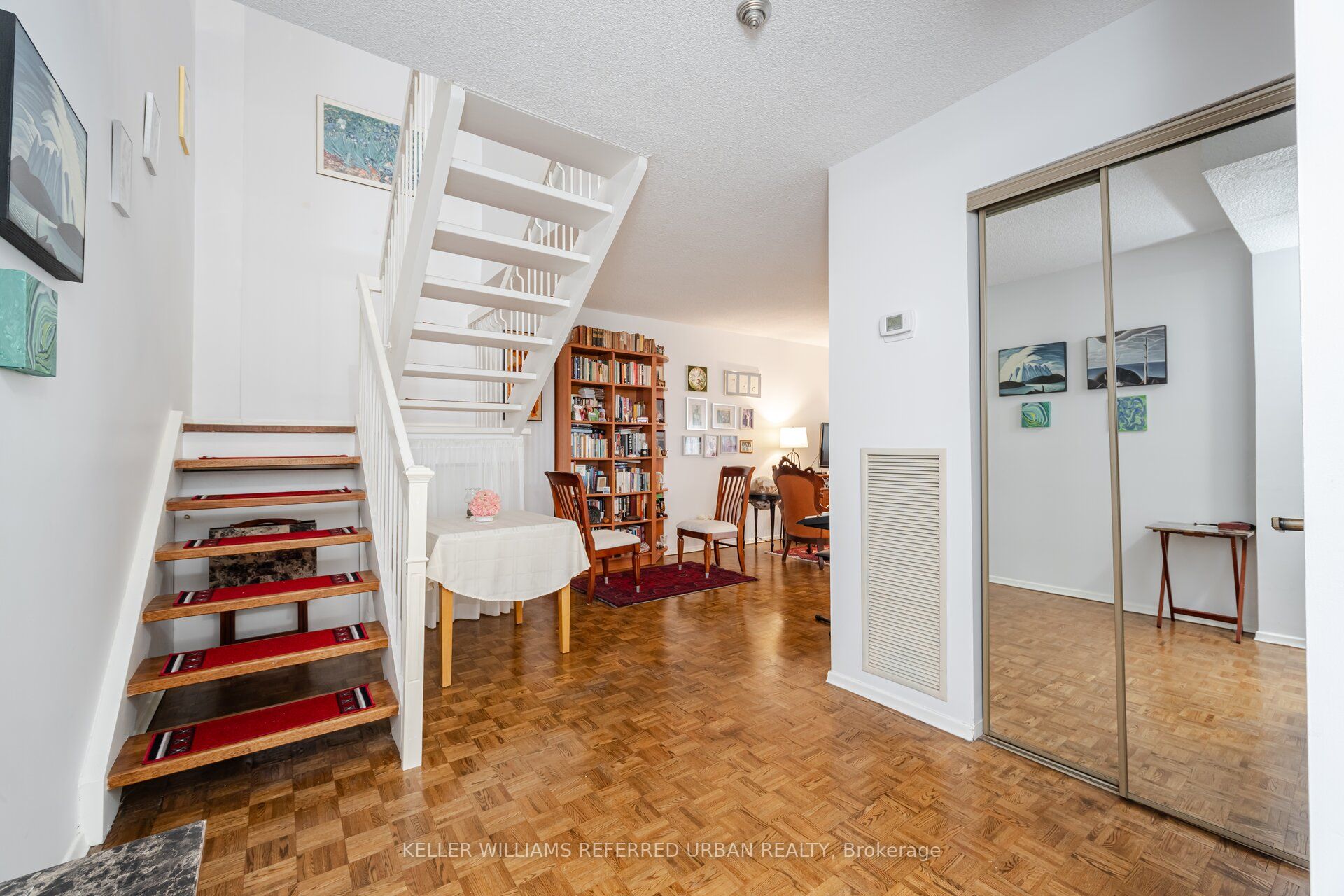 30 Glen Elm Avenue E 109/209