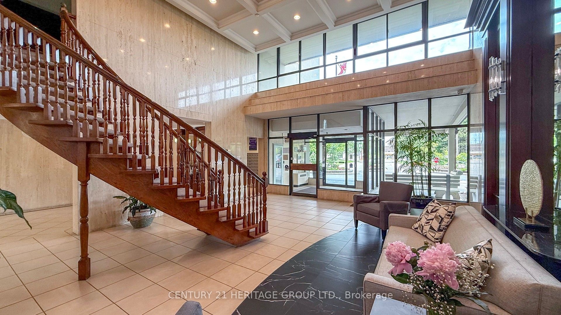 8111 Yonge Street 1212