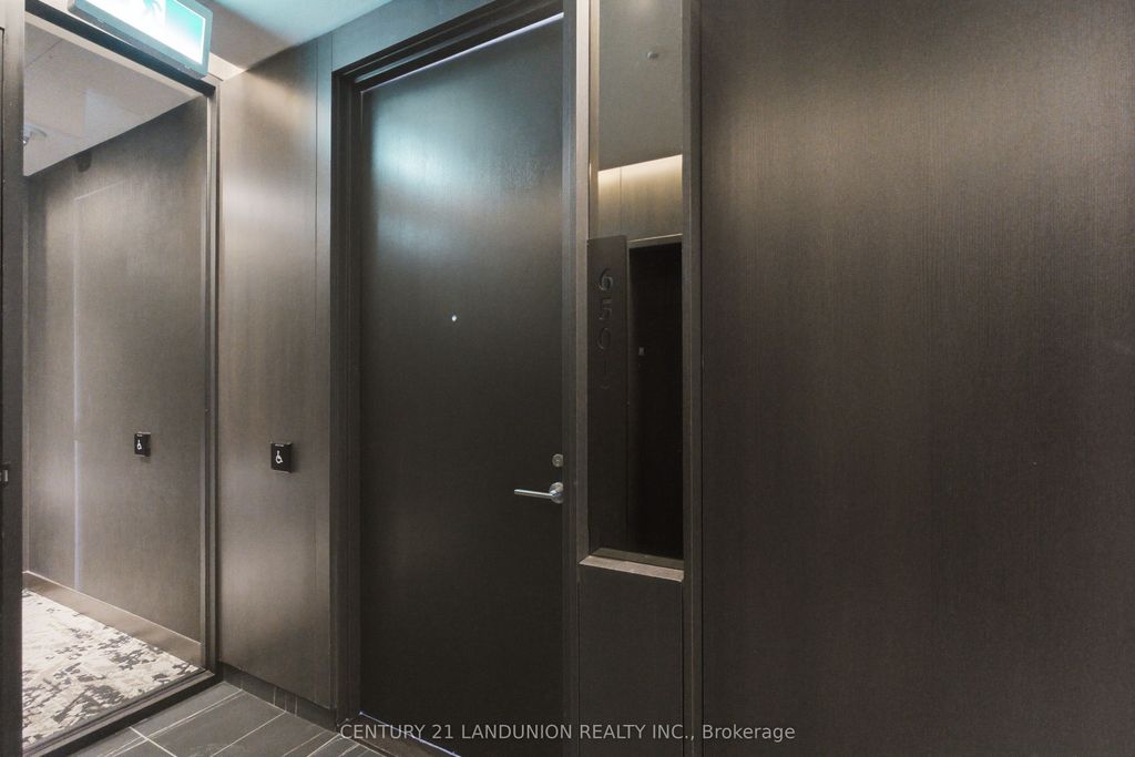 Photo of 11 Yorkville Avenue #PH1, Toronto, ON M4W 0B7 (MLS # C12825730)