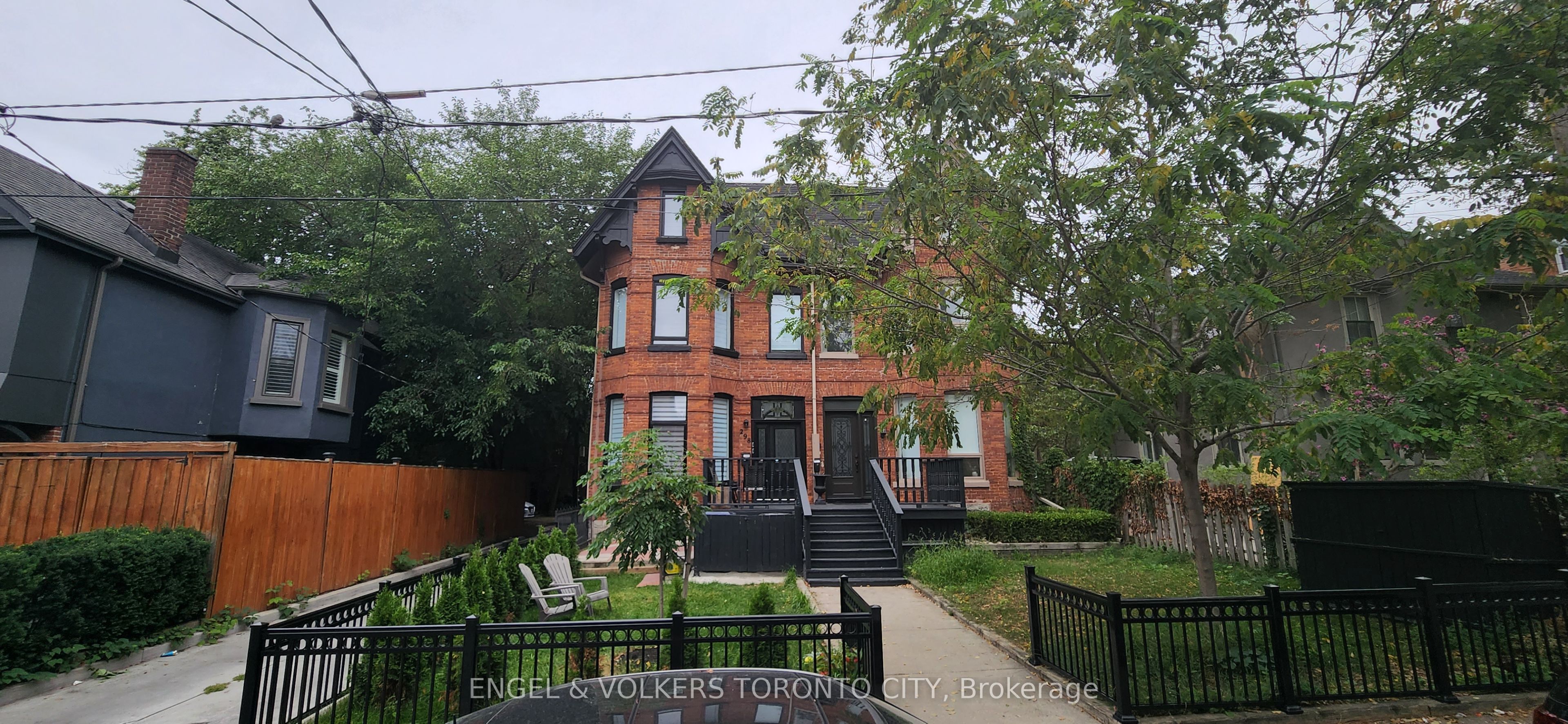 298 Seaton Street