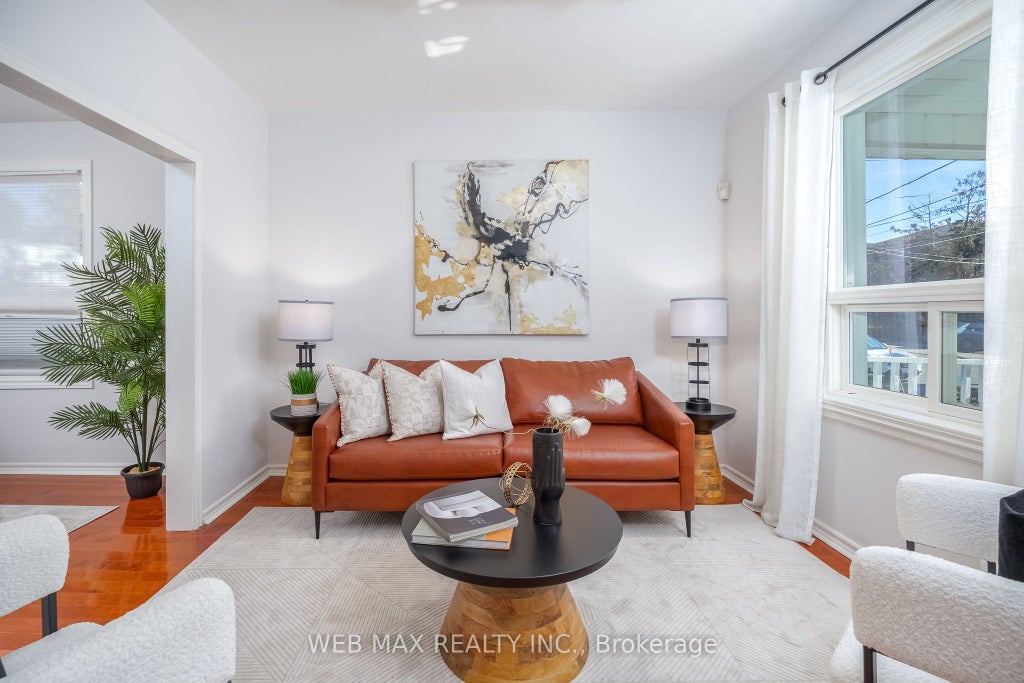 Photo of 32 Aldergrove Avenue, Toronto, ON M4C 1B2 (MLS # E14107282)