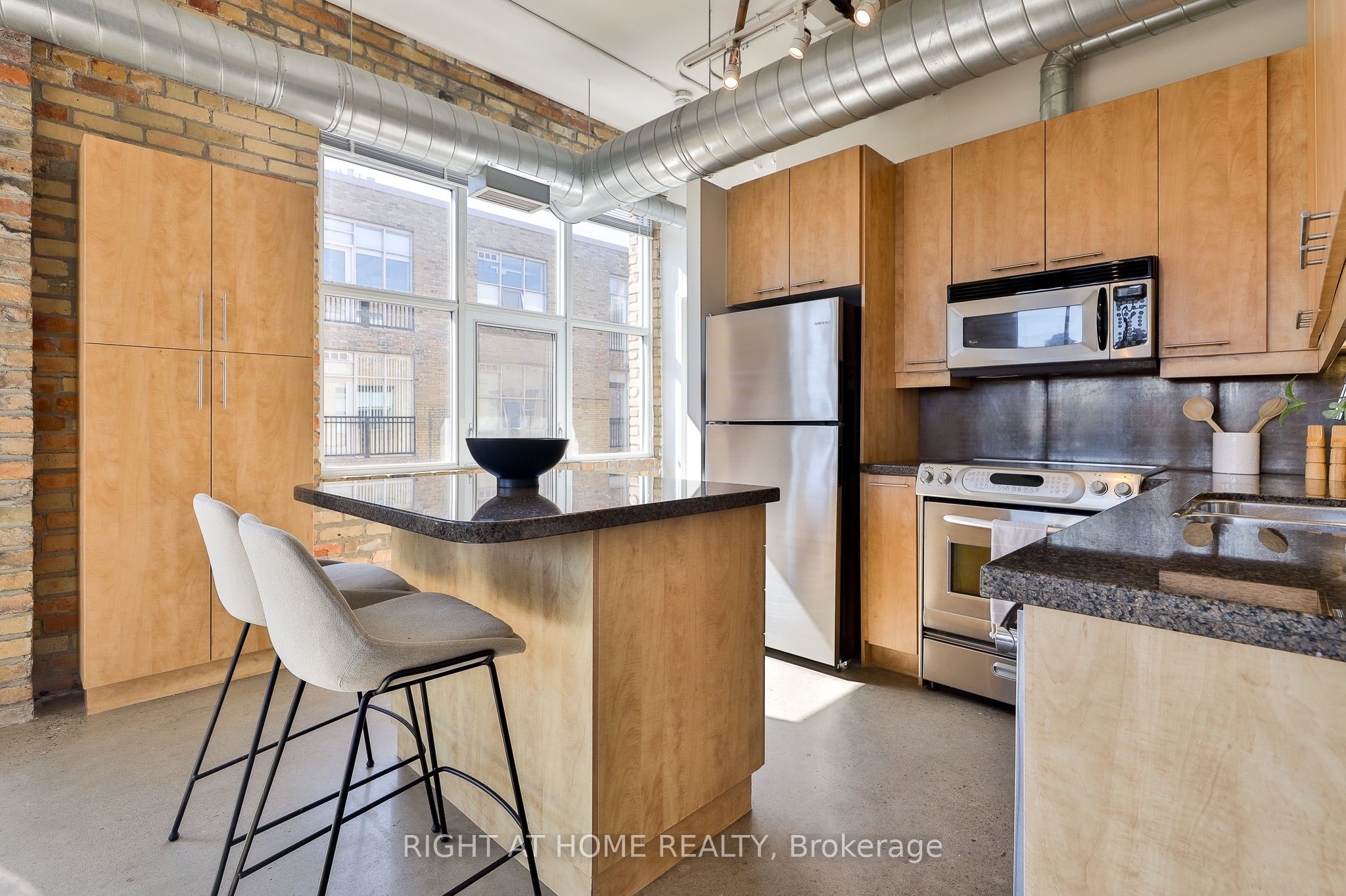 955 Queen Street W 519