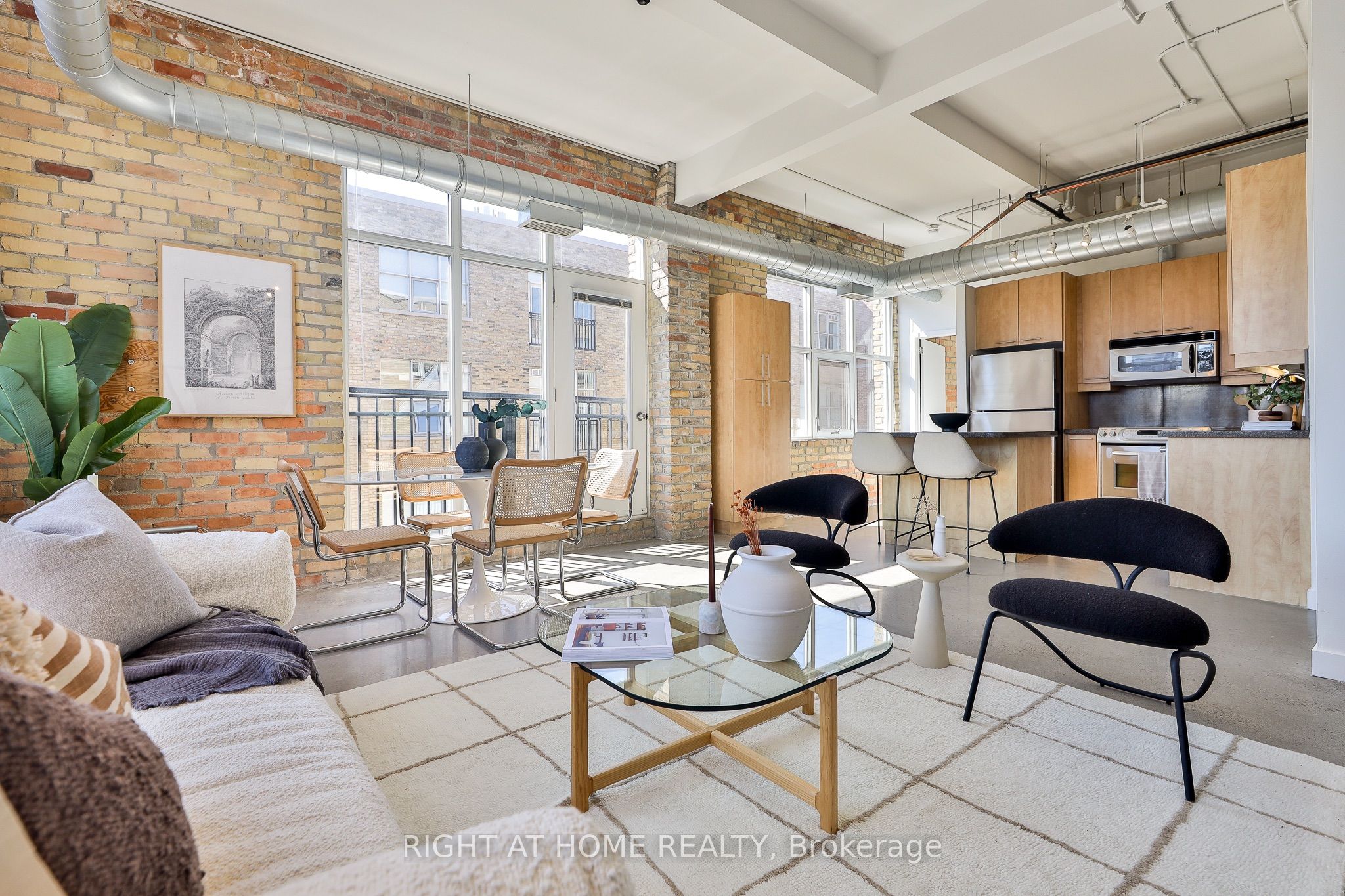 955 Queen Street W 519