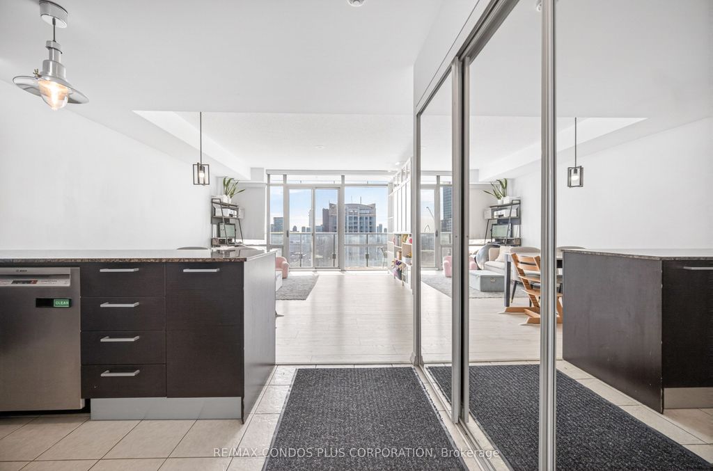 Photo of 38 Grenville Street #4404, Toronto, ON M4Y 1A5 (MLS # C13039108)