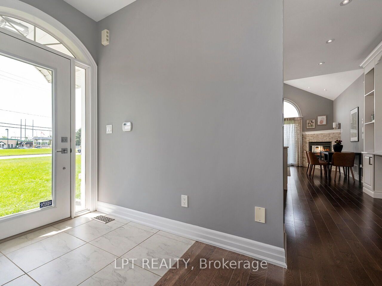 1 Dorchester Boulevard S