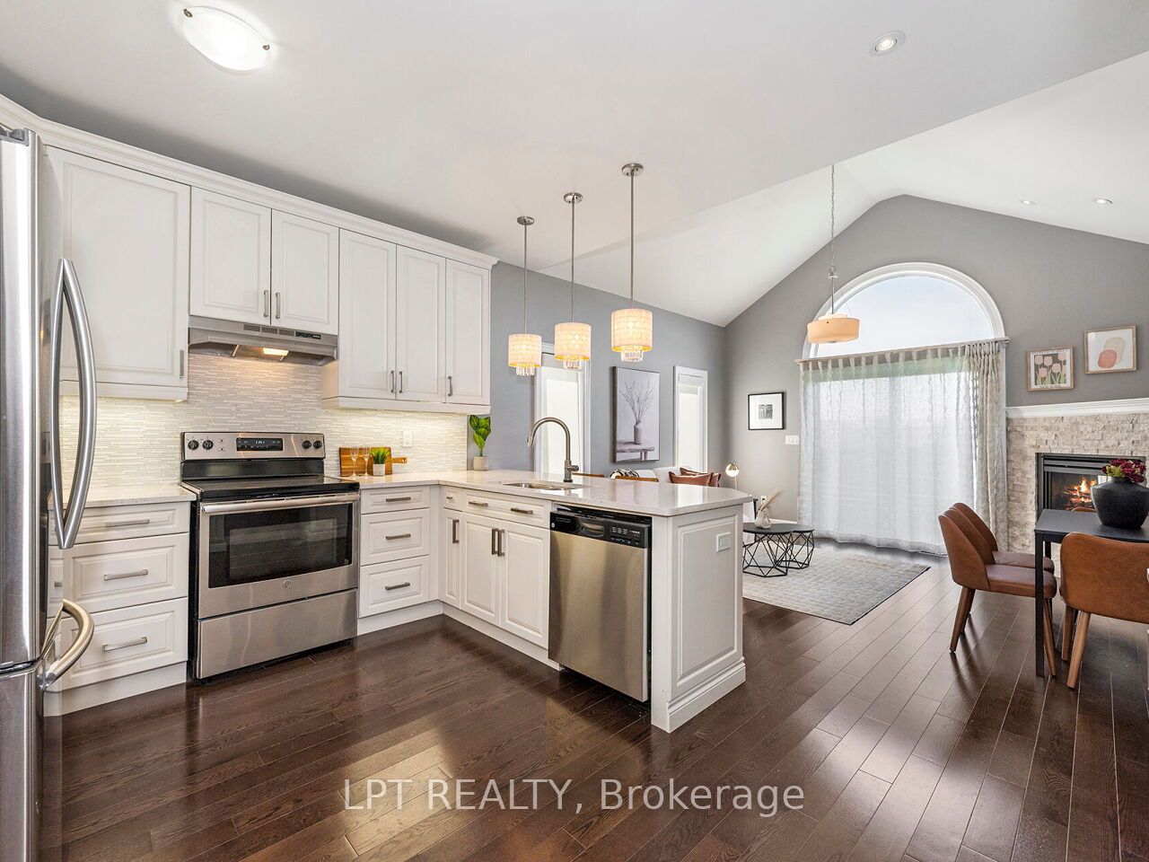 1 Dorchester Boulevard S