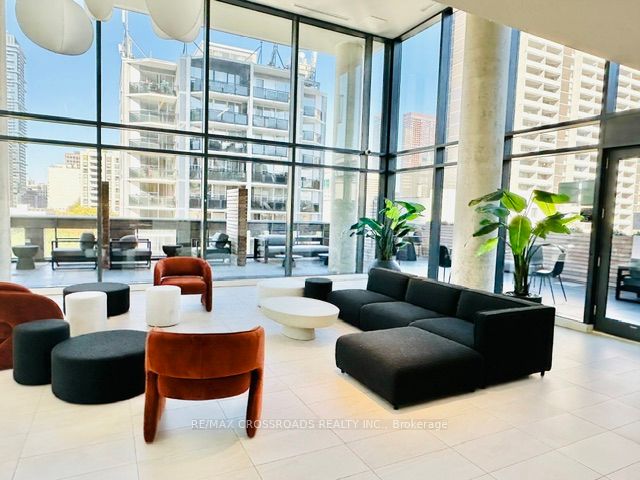 81 Wellesley Street E 1506