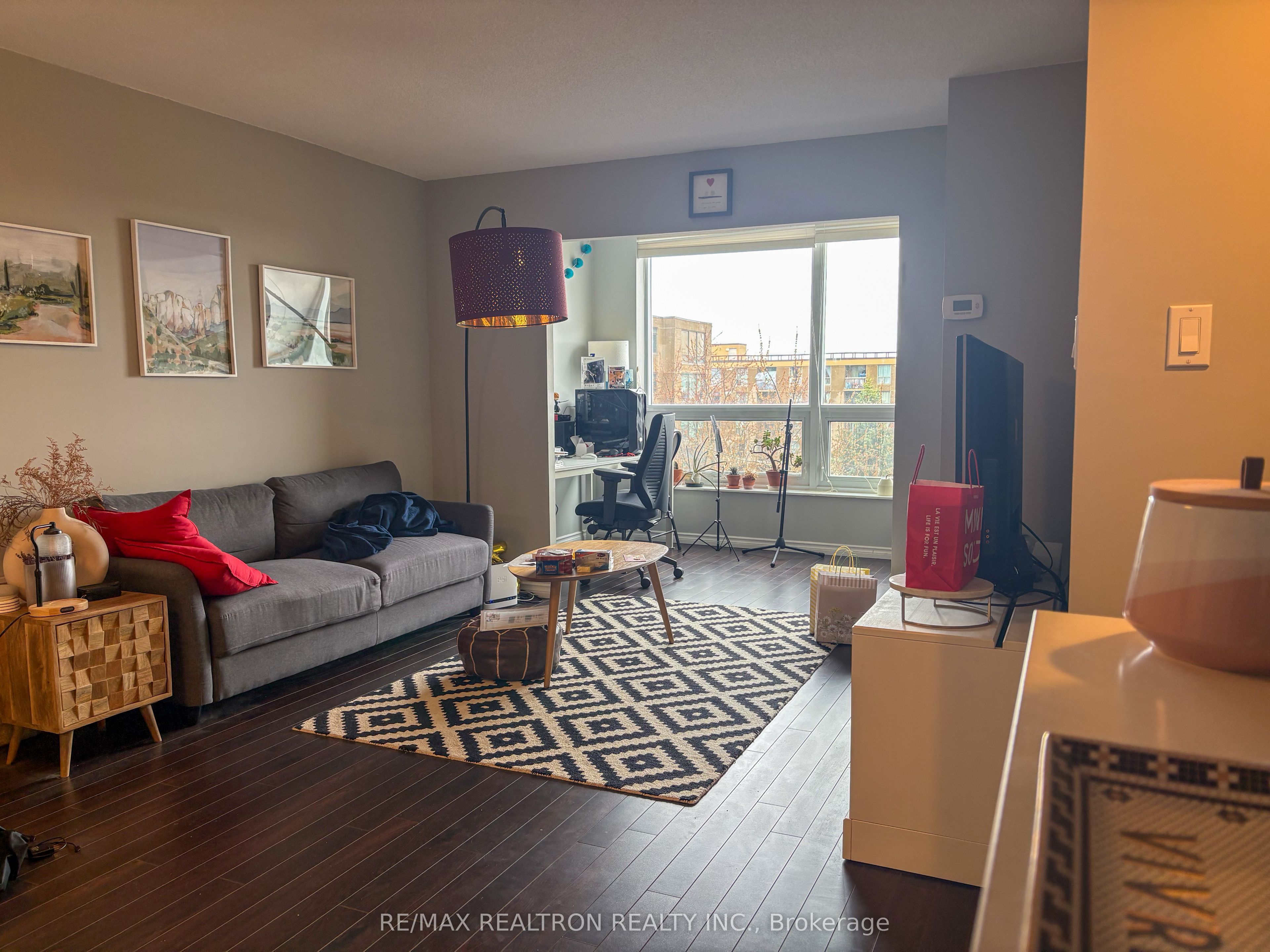 326 Major Mackenzie Drive E 709