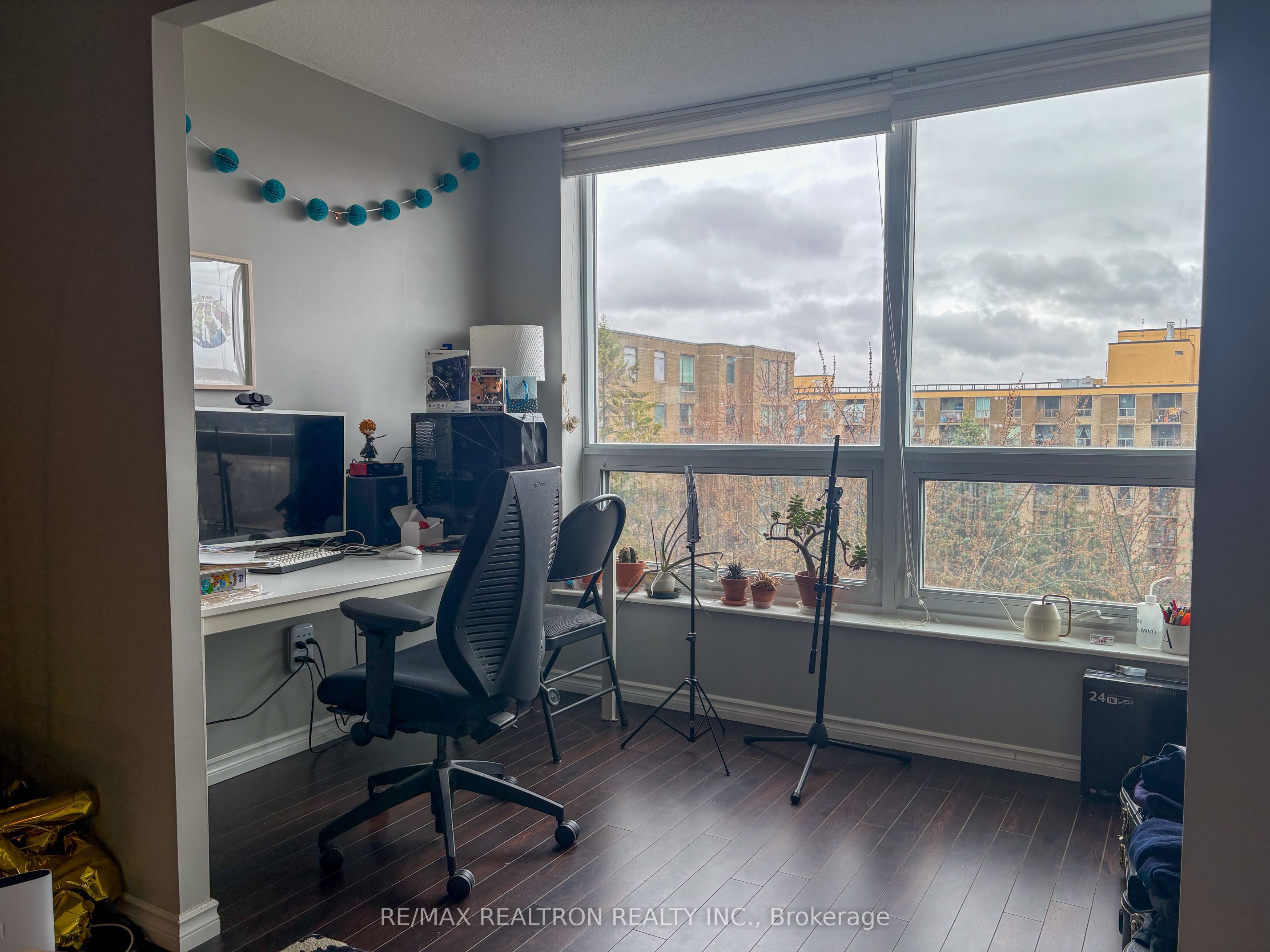 326 Major Mackenzie Drive E 709