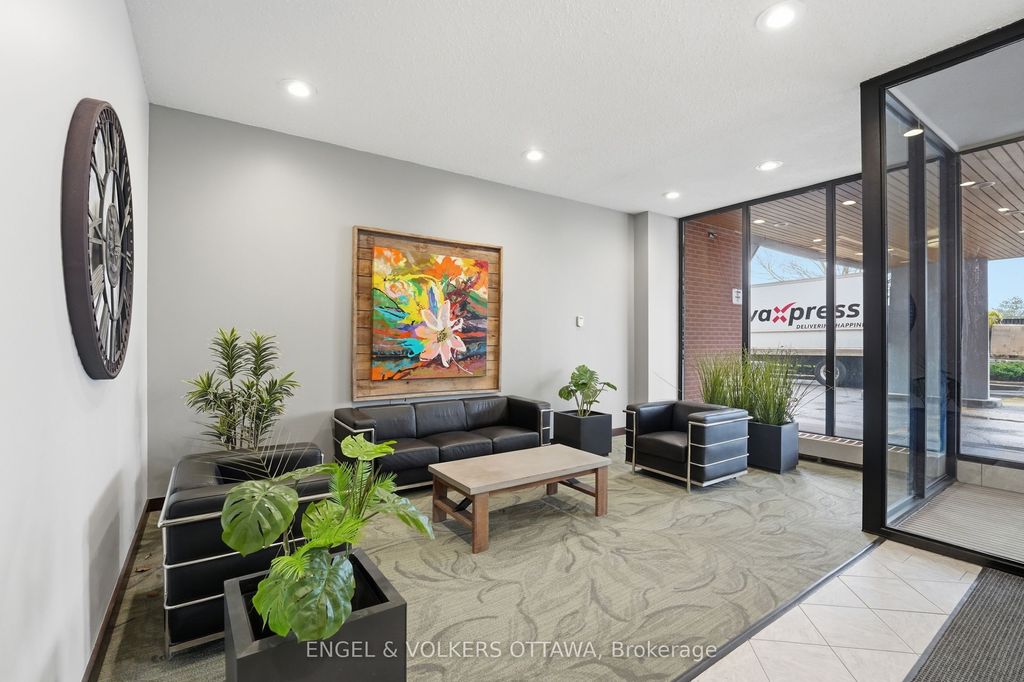 Photo of 2951 Riverside Drive #301, Billings Bridge - Riverside Park and Area, ON K1V 8W6 (MLS # X13027542)