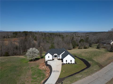Photo of 725 Hidden Falls Drive, West Union, SC 29696 (MLS # 20298395)