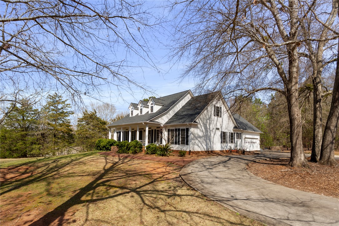 305 Valley View Drive, Seneca, South Carolina image 2