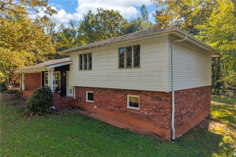 Photo of 1522 Cherokee Drive, Seneca, SC 29672 (MLS # 20308740)