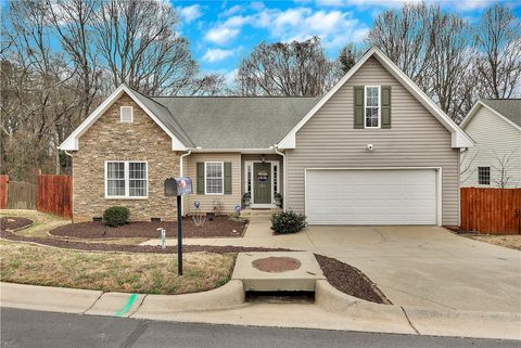 Photo of 101 Riviera Circle, Anderson, SC 29621 (MLS # 20298061)