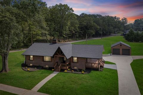 Photo of 205 N Chestnut Street, Seneca, SC 29678 (MLS # 20299349)