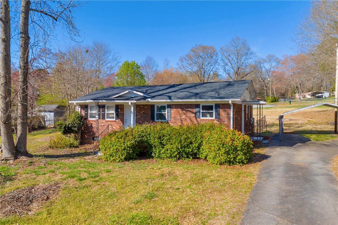 114 Meadowood Drive, Easley, South Carolina image 2
