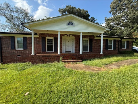 Photo of 1603 Cherokee Drive, Seneca, SC 29672 (MLS # 20305614)