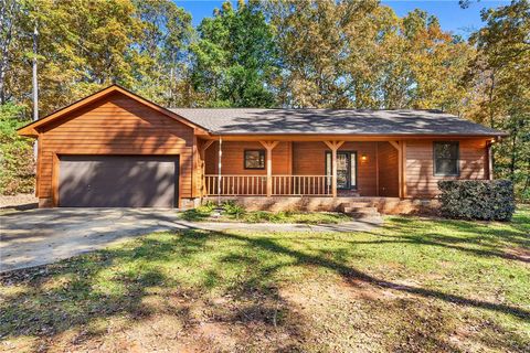 Photo of 106 Poplar Ridge Drive, Westminster, SC 29693 (MLS # 20294505)