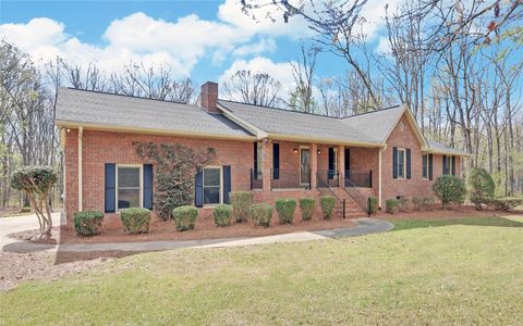 Photo of 197 Woodland Way, Dewy Rose, GA 30634 (MLS # 20299354)