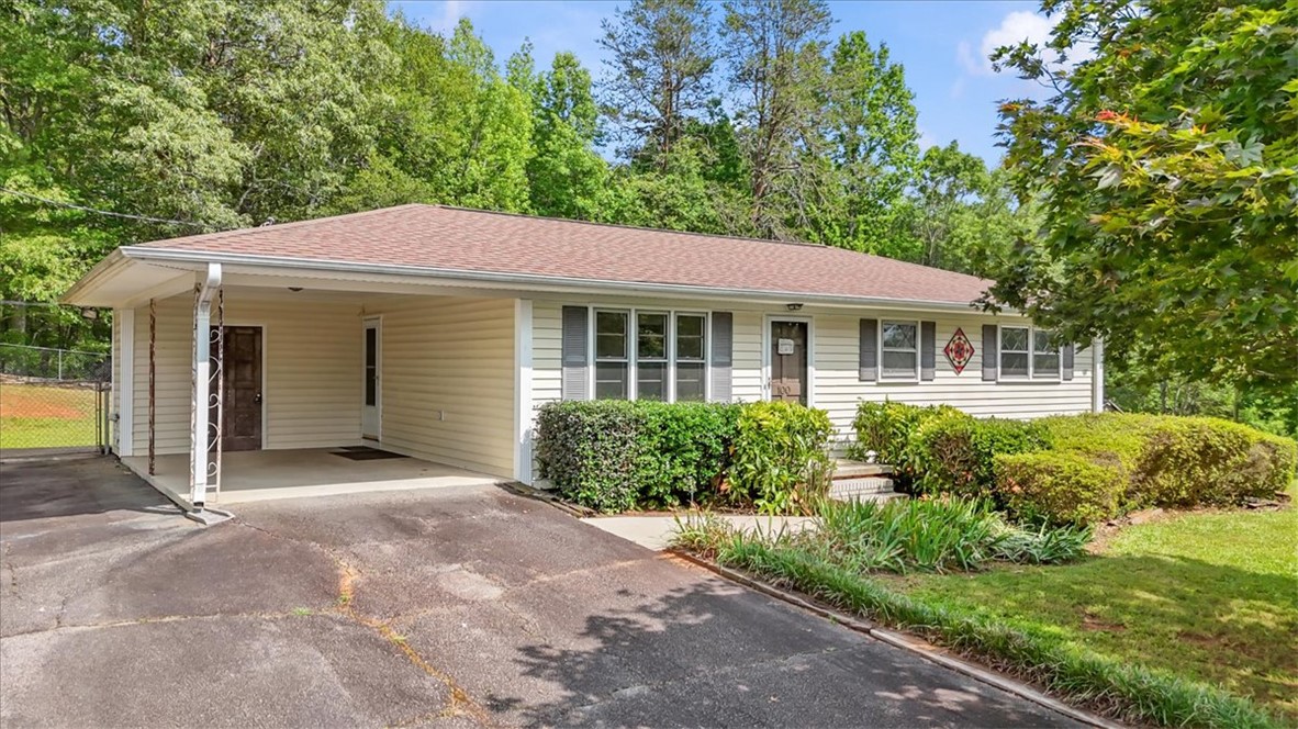 100 Colonial Court, West Union, South Carolina image 1