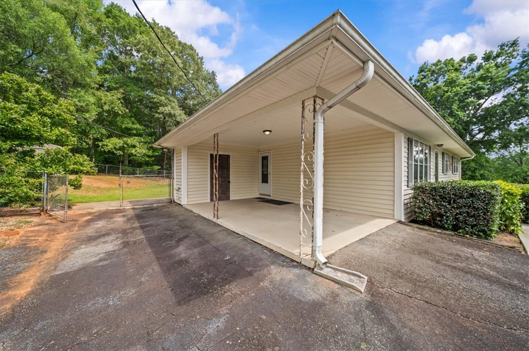 100 Colonial Court, West Union, South Carolina image 2