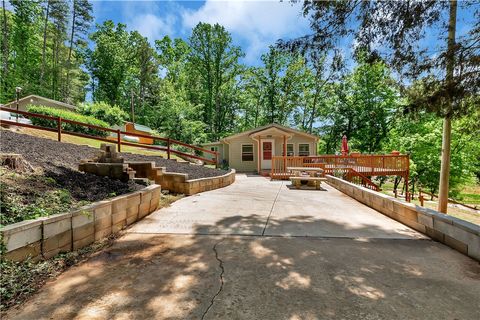 Photo of 110 Lakeshore Lane, Seneca, SC 29678 (MLS # 20300763)