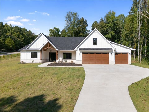 Homes For Sale - 501 W. Peninsula Drive<br/> Laurens, SC 29360