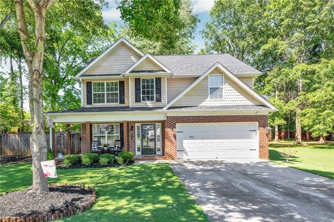Photo of 114 Thorncliff Place, Anderson, SC 29625 (MLS # 20294163) Photo of 114 Thorncliff Place, Anderson, SC 29625 (MLS # 20294163)