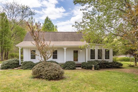 Photo of 201 Sanders Road, Liberty, SC 29657 (MLS # 20299275)