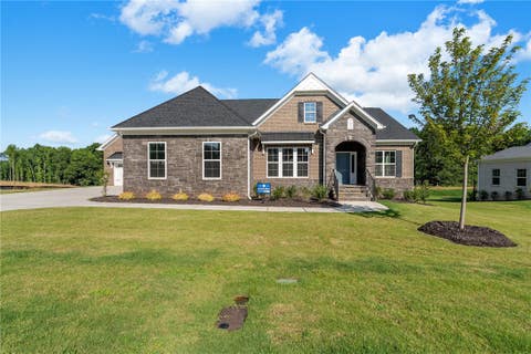 Homes For Sale - 204 Chandler Court<br/> Easley, SC 29642