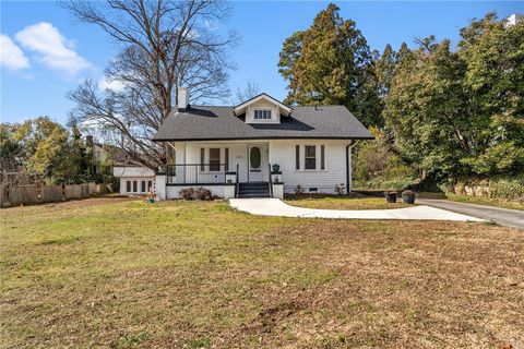 Photo of 2305 W North Avenue, Anderson, SC 29625 (MLS # 20297777)