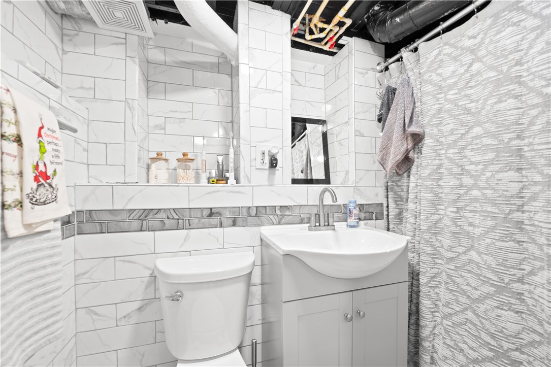 Anderson, South Carolina 29621, United States, 5 Bedrooms Bedrooms, ,3 BathroomsBathrooms,Residential,Pending,26253