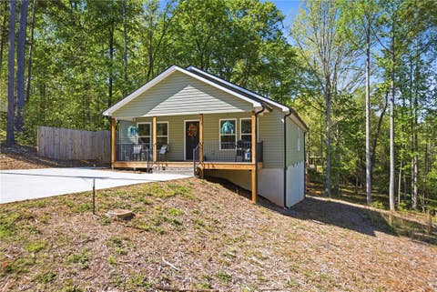 Homes For Sale - 109 Ledbetter Lane<br/> Walhalla, SC 29691