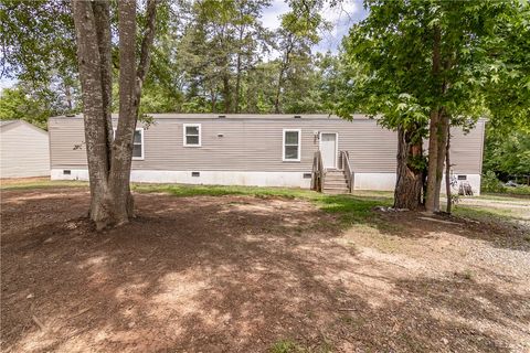Mobile Home For Sale - 100 Sterling Silver Drive<br/> Anderson, SC 29626