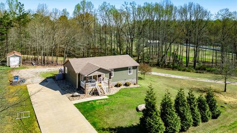 Photo of 450 Lindsey Lake Road, Travelers Rest, SC 29690 (MLS # 20298874)
