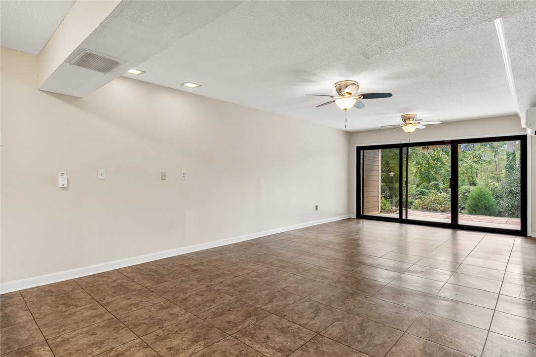 Anderson, South Carolina 29625, United States, 3 Bedrooms Bedrooms, ,4 BathroomsBathrooms,Residential,Active,221819