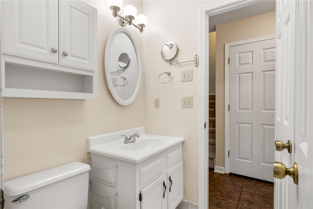 Anderson, South Carolina 29625, United States, 3 Bedrooms Bedrooms, ,4 BathroomsBathrooms,Residential,Active,221819